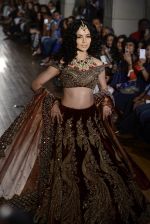Kangana Ranaut walks for Manav Gangwani latest collection Begum-e-Jannat at the FDCI India Couture Week 2016 on 24 July 2016 (10)_57961f84cde79.JPG