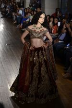 Kangana Ranaut walks for Manav Gangwani latest collection Begum-e-Jannat at the FDCI India Couture Week 2016 on 24 July 2016 (12)_57961f883fb62.JPG