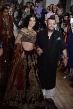 Kangana Ranaut walks for Manav Gangwani latest collection Begum-e-Jannat at the FDCI India Couture Week 2016 on 24 July 2016 (29)_57961fa37b4d4.JPG