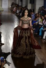 Kangana Ranaut walks for Manav Gangwani latest collection Begum-e-Jannat at the FDCI India Couture Week 2016 on 24 July 2016 (7)_57961f7e9b246.JPG