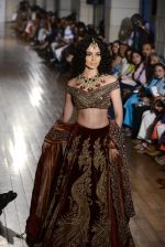 Kangana Ranaut walks for Manav Gangwani latest collection Begum-e-Jannat at the FDCI India Couture Week 2016 on 24 July 2016 (8)_57961f8050fd5.JPG