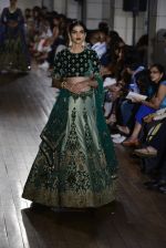 Model walks for Manav Gangwani latest collection Begum-e-Jannat at the FDCI India Couture Week 2016 on 24 July 2016 (129)_57961b6490d12.JPG
