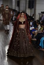 Model walks for Manav Gangwani latest collection Begum-e-Jannat at the FDCI India Couture Week 2016 on 24 July 2016 (158)_57961b79f3cab.JPG