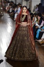 Model walks for Manav Gangwani latest collection Begum-e-Jannat at the FDCI India Couture Week 2016 on 24 July 2016 (172)_57961b85aba66.JPG