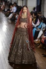 Model walks for Manav Gangwani latest collection Begum-e-Jannat at the FDCI India Couture Week 2016 on 24 July 2016 (176)_57961b88edb44.JPG