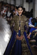 Model walks for Manav Gangwani latest collection Begum-e-Jannat at the FDCI India Couture Week 2016 on 24 July 2016 (94)_57961b4927e60.JPG
