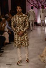 Models walk the ramp displaying Rohit Bal_s latest collection Kehkashaan at the India Couture Week 2016 on July 24, 2016 (10)_579621f5d5e92.JPG