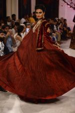 Models walk the ramp displaying Rohit Bal_s latest collection Kehkashaan at the India Couture Week 2016 on July 24, 2016 (123)_57962253e171c.JPG