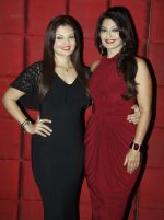 deepshikha & aartii naagpal at a surprise party for Aartii Naagpal on 27th July 2016 (2)_5798a6b30e845.jpg