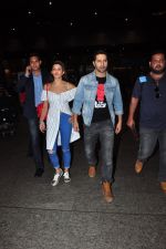 Jacqueline Fernandez, Varun Dhawan snapped at airport on 27th July 2016 (25)_57998ce98ca85.JPG