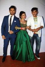 Ravi Kishan with Sambhavna & Avinash at their post wedding celebrations red carpet at Bora Bora_579b85bf7864e.jpg