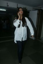 Sonam Kapoor at Rajat Barjatya prayer meet on 31st July 2016 (13)_579e03a38a6e4.jpg