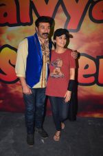 Sunny Deol and Preity Zinta at Superhit Bhaiya On location on 30th July 2016 (71)_579da6a3cce12.JPG