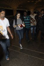 Preity Zinta snapped at the airport on 1st Aug 2016 (6)_579ec0940d04d.JPG