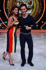 Jacqueline Fernandez and Tiger Shroff during the promotion of film A Flying Jatt on the sets of reality dance show Jhalak Dikhhla Jaa season 9 in Mumbai, India on August 2 2016 (2)_57a09e1ea4c9a.jpg