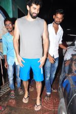 Aditya Roy Kapoor with Dream Team cast snapped post rehearsals on 3rd Aug 2016 (20)_57a2c288f203a.JPG
