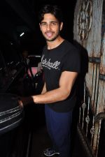 Sidharth Malhotra with Dream Team cast snapped post rehearsals on 3rd Aug 2016 (27)_57a2c2f2543f9.JPG