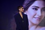 Sonam Kapoor at Oppo F1s mobile launch in Mumbai on 3rd Aug 2016 (17)_57a2b71f356b9.jpg