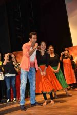 Hrithik Roshan at Mohenjo Daro promotions in Gargi college on 5th Aug 2016 (5)_57a567ac7c3b9.jpg