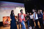 Hrithik Roshan, Pooja Hegde at Mohenjo Daro promotions in Gargi college on 5th Aug 2016 (32)_57a567d1c40dd.jpg