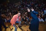 Hrithik Roshan, Pooja Hegde at Mohenjo Daro promotions in Gargi college on 5th Aug 2016 (39)_57a567d451432.jpg