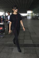 Shruti Hassan snapped at airport on 6th Aug 2016 (15)_57a737a3d5933.JPG