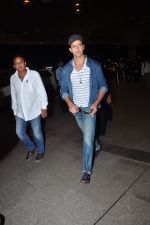 Hrithik Roshan leave for Ahmedabad snapped at airport on 8th Aug 2016