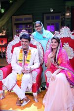  Kapil Sharma and Jacqueline Fernandez tie the knot on the sets of The Kapil Sharma Show on 10th Aug 2016 (5)_57ac81419eefb.JPG