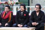 Anup Jalota, Pankaj Udhas, Talat Aziz on the sets of The Kapil Sharma Show on 10th Aug 2016