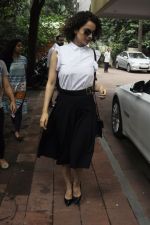 Kangana Ranaut snapped leaving recording studio on 10th Aug 2016 (5)_57ac806fce792.jpg