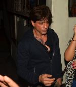Shahrukh Khan snapped at recording studio with new tattoo on chest on 10th Aug 2016 (9)_57ac4a27dbfcb.JPG