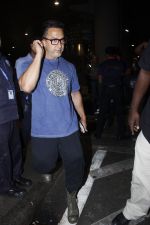 Aamir Khan returns from the USA on 12th Aug 2016 (1)_57af6a5f50419.JPG