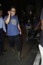 Aamir Khan returns from the USA on 12th Aug 2016 (19)_57af6a71c1ee4.JPG
