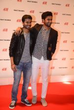 Vicky Kaushal at h&m mubai launch on 11th Aug 2016 (252)_57af38638f667.JPG