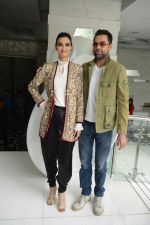 Abhay Deol, Diana Penty at Happy Bhag Jayegi Press Conference in New Delhi on 17th Aug 2016 (4)_57b47f20c145a.jpg