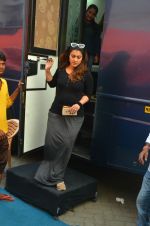 Kajol snapped in Mumbai on 16th Aug 2016 (2)_57b3d8067768c.jpg