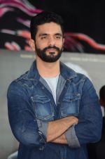 Angad Bedi at Pink promotions in Umang fest on 17th Aug 2016 (156)_57b57272a2fef.JPG