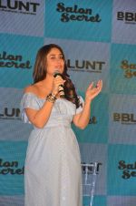 Kareena kapoor launch bblunt Salon Secret on 21st Aug 2016 (4)_57bab1601ff16.jpg