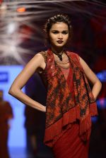 Model walk the ramp for Tarun Tahiliani Show at Lakme Fashion Week 2016 on 23rd Aug 2016 (98)_57bd3b842cd4a.JPG