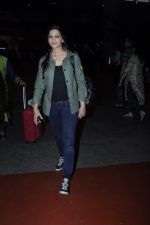 Sonali Bendre snapped at airport on 26th Aug 2016 (37)_57c10215d3ed6.JPG