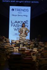 Jacqueline Fernandez walk the ramp for Rajesh Pratap Singh Show at Lakme Fashion Week 2016 on 27th Aug 2016 (3)_57c2daee8843f.JPG