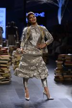 Jacqueline Fernandez walk the ramp for Rajesh Pratap Singh Show at Lakme Fashion Week 2016 on 27th Aug 2016 (80)_57c2dc2705b18.JPG
