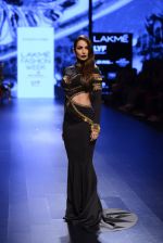 Malaika Arora Khan walk the ramp for Shantanu and Nikhil Show at Lakme Fashion Week 2016 on 27th Aug 2016 (1757)_57c2c7bba23ed.JPG