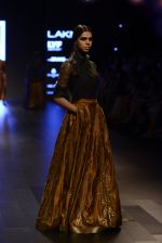 Model walk the ramp for Payal Khandwala Show at Lakme Fashion Week 2016 on 28th Aug 2016 (104)_57c3c619675ef.JPG
