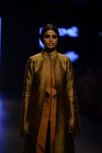 Model walk the ramp for Payal Khandwala Show at Lakme Fashion Week 2016 on 28th Aug 2016 (61)_57c3c566de497.JPG