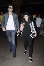 Sunny Leone snapped at airport on 28th Aug 2016 (20)_57c3c32237180.JPG