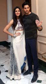 Sidharth Malhotra and Katrina Kaif in Kolkatta on 31st Aug 2016 (51)_57c7da8c86361.jpg