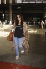 Huma Qureshi snapped at airport on 2nd Sept 2016 (10)_57ca78e15742b.JPG