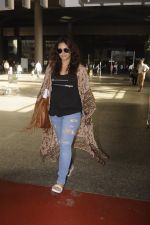 Huma Qureshi snapped at airport on 2nd Sept 2016 (11)_57ca78e30f486.JPG
