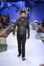 Yuvraj Singh at You We Can Label launch with Shantanu Nikhil collection on 3rd Sept 2016 (7)_57cc588fbe41e.JPG